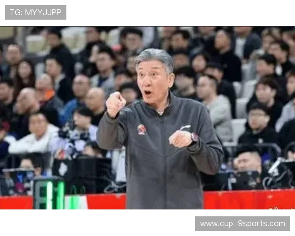 球迷怒怼教练：轮换策略成网络热门话题！